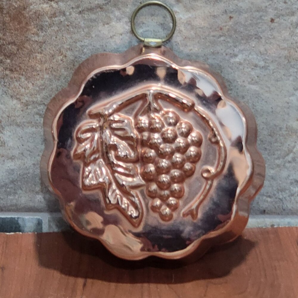 Vintage Tinned Copper Tone Grapes Mold Gelatin Kitchen Wall Hanging Decor